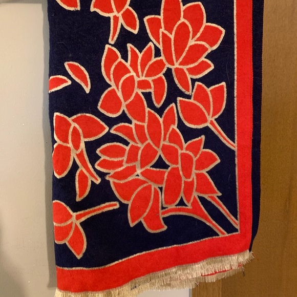 Scarf - Picture 1 of 3